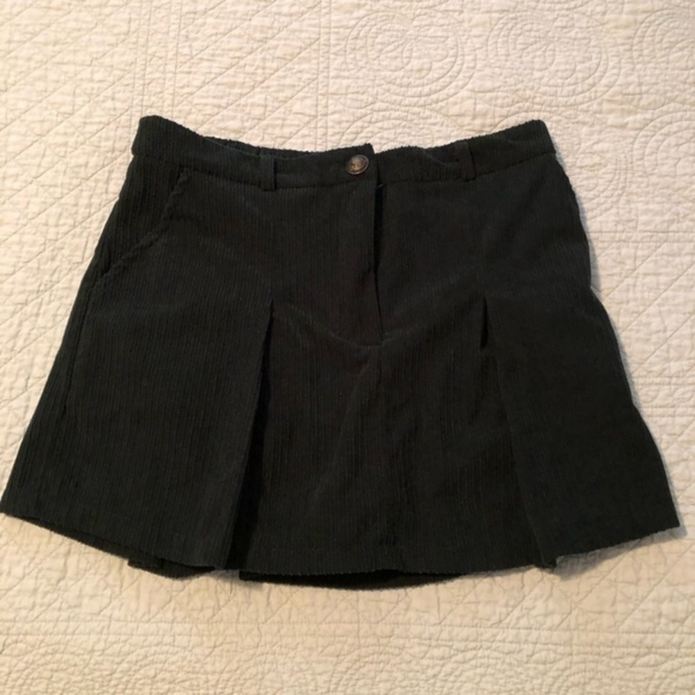 Kirious micro mini pleated skort. hunter green corduroy. Small.